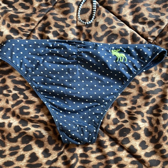 Abercrombie and Fitch string bikini - Picture 2 of 3